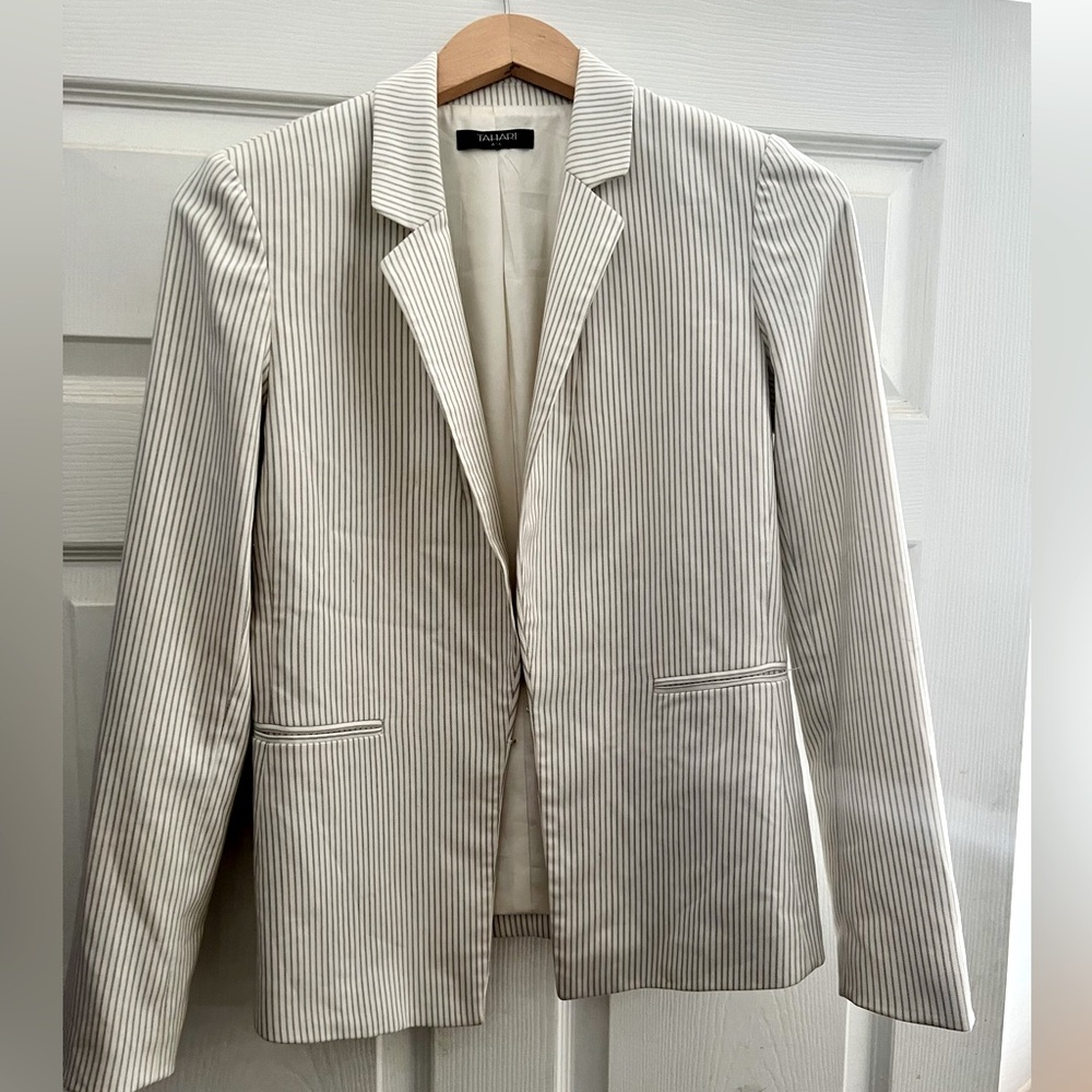 Gorgeous Theory grey and white stripped blazer. Size 4.
